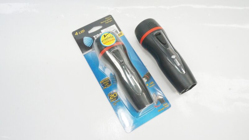ไฟฉาย ชาร์ทได้ แบบ 2 ท่อน TOSHINO (4 LED PLUG-IN)