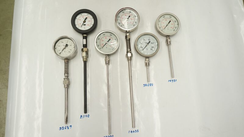 เทอร์โมมิเตอร์ แบบเกจ 4" มีน้ำมัน ไม่มีปีก 650c หางยาว 12" (Fix) เกลียว 1/2" BSP (ยาวรวม 52.4 ซม. ตามรูป มีสปริง)