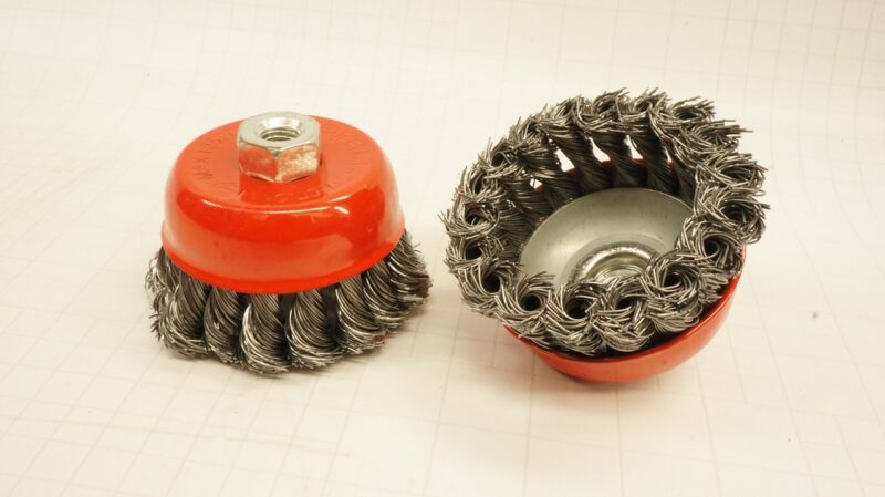 แปรงลวดถ้วย ถักเปีย 2.5" M10 x 1.5