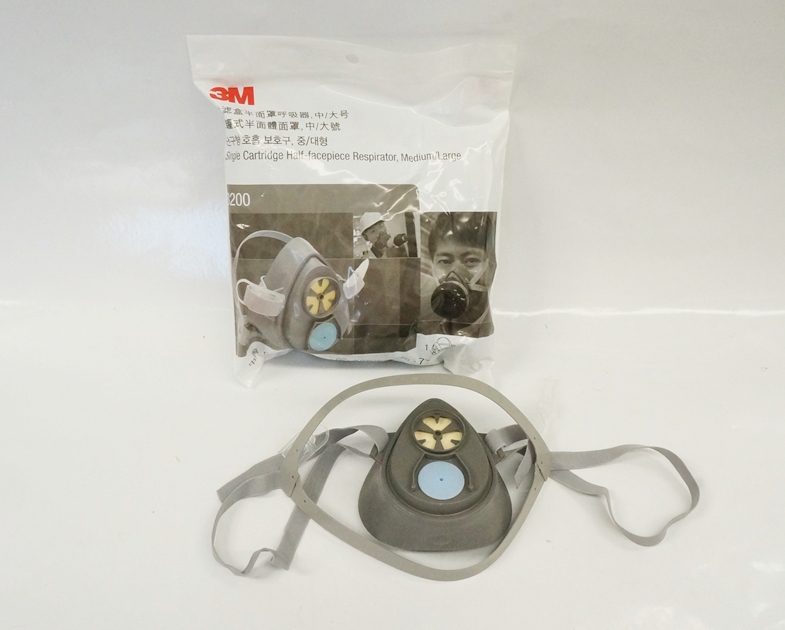 หน้ากากชนิดไส้กรองเดียว ยี่ห้อ 3M รุ่น 3200