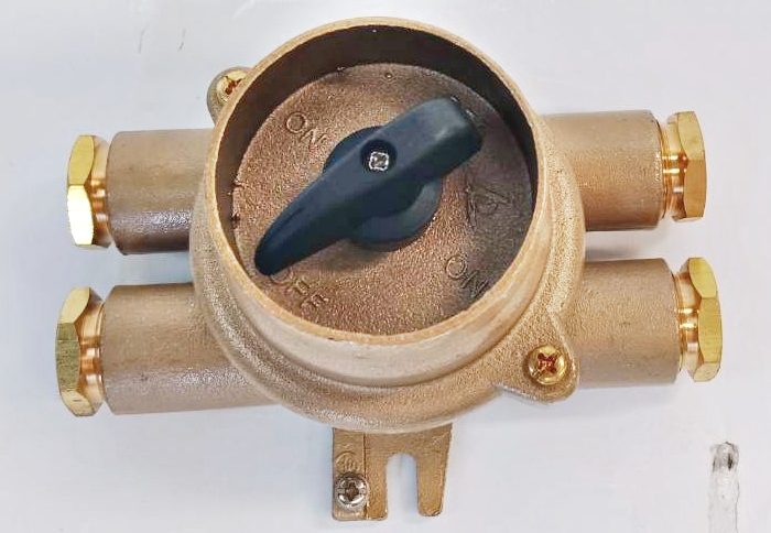 สวิสต์ไฟทองเหลือง Marine brass switch 380v/440v [ทางเข้าออก: =O= ]