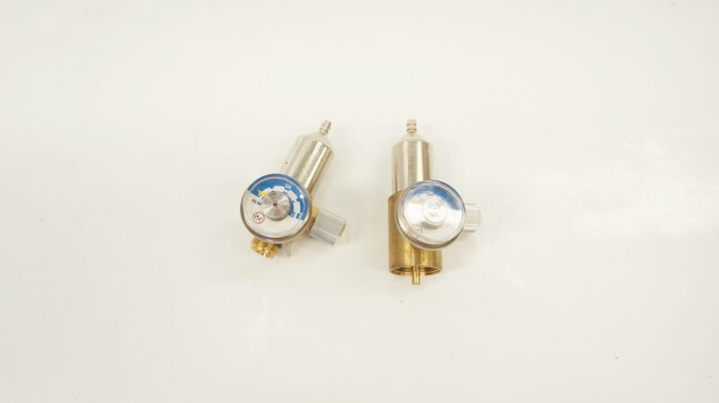 วาล์ว Span gas [ 5 ] Regulator with gauge and knob (0.5LPM) PN: 81-1050RK, Model 713 เกลียวใน